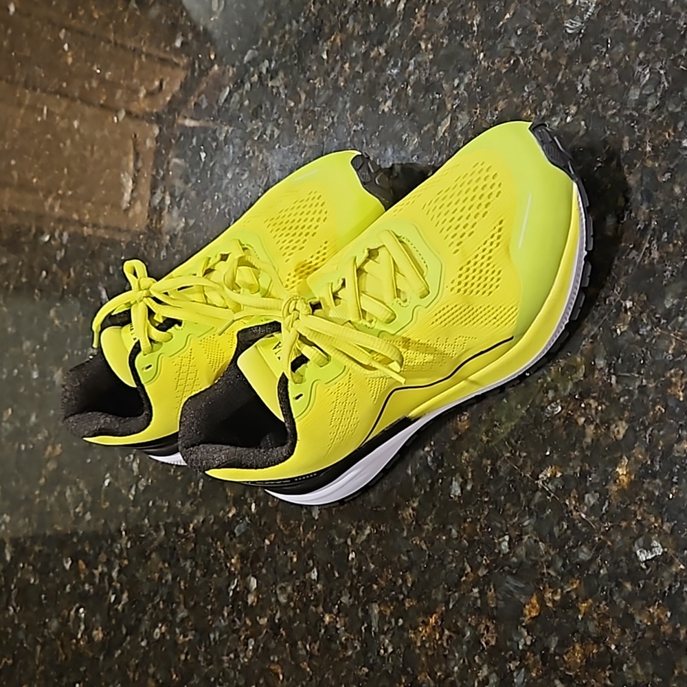 KUBUA athletic shoes